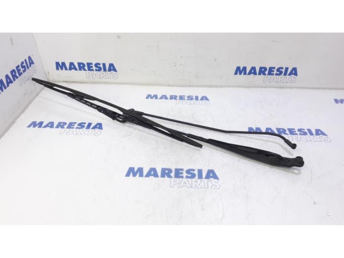 Peugeot - 107 - Front wiper arm