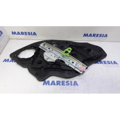 Alfa Romeo - Giulietta - Rear door window mechanism 4-door, right