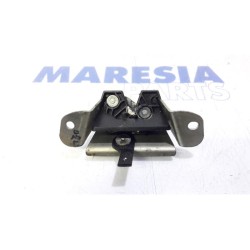 Peugeot - 107 - Tailgate lock mechanism
