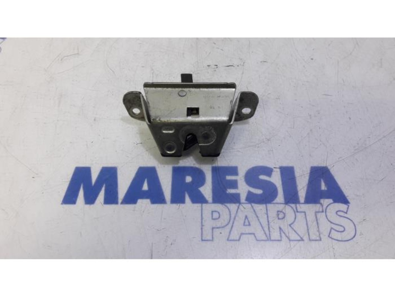 Peugeot - 107 - Tailgate lock mechanism