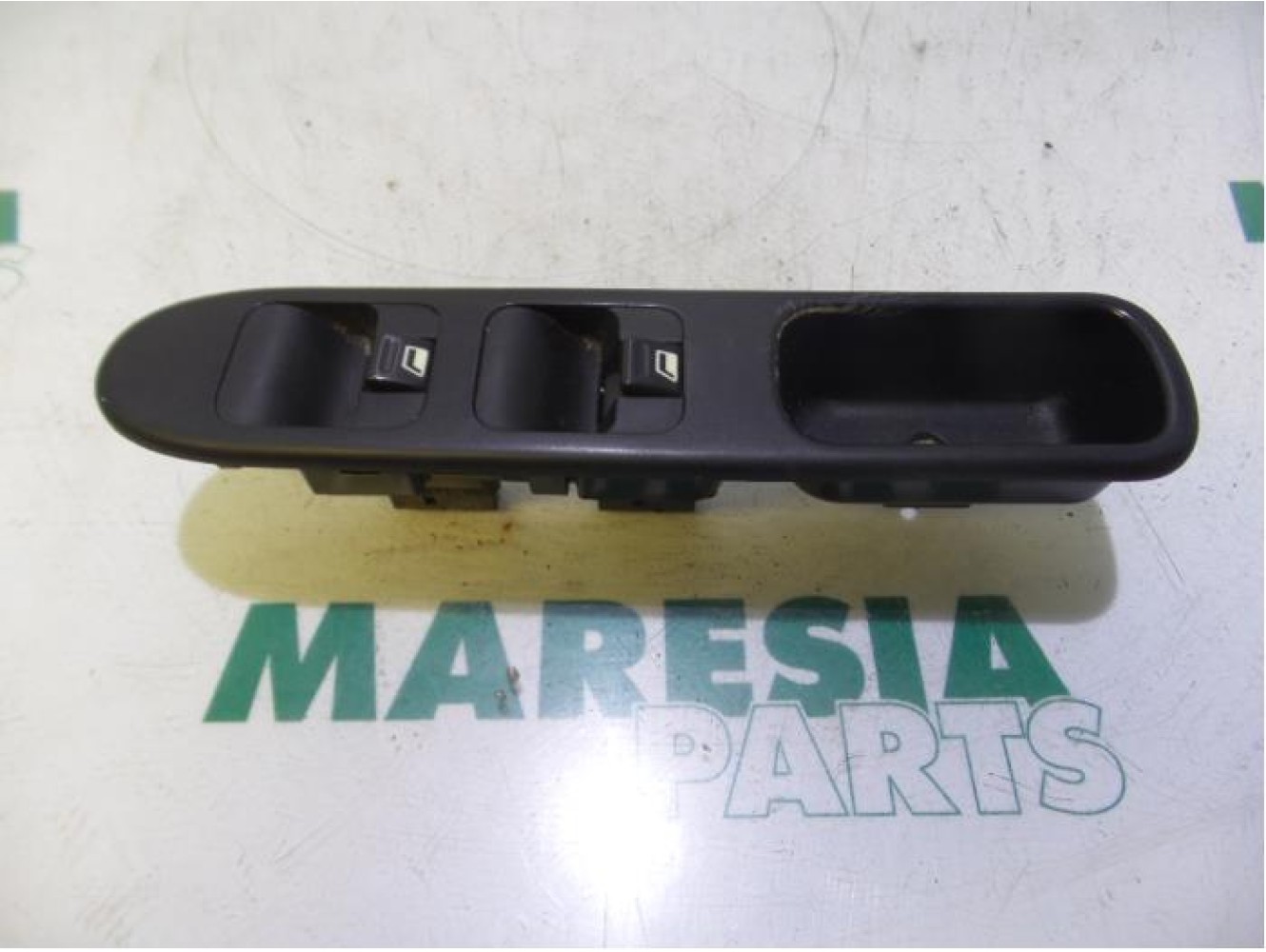 Peugeot - 307 - Multi-functional window switch