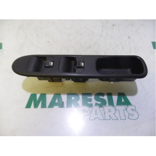 Peugeot - 307 - Multi-functional window switch