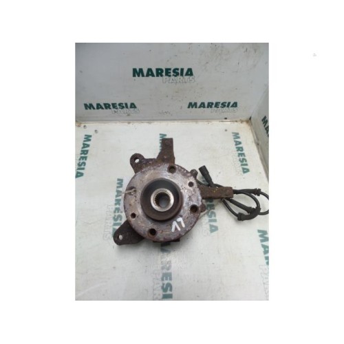 Renault - Megane - Fusee links-voor