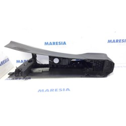 Peugeot - 2008 - Armrest