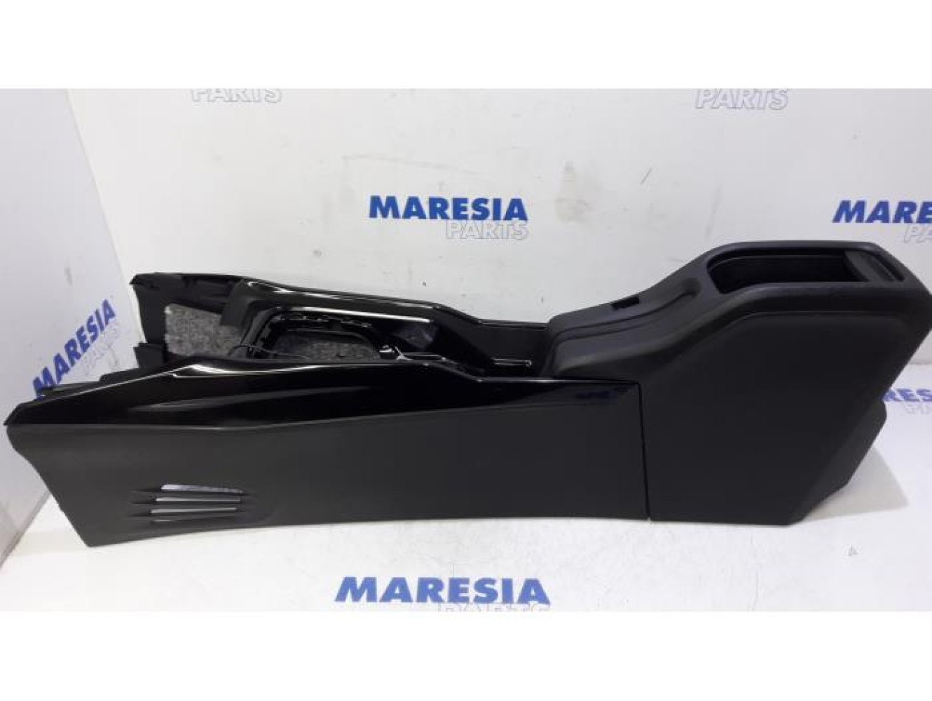 Peugeot - 2008 - Armrest
