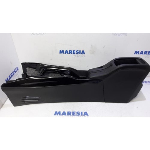 Peugeot - 2008 - Armrest