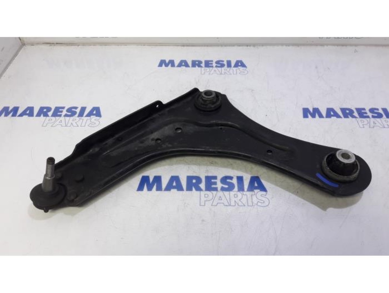 Renault - Laguna - Front lower wishbone, left