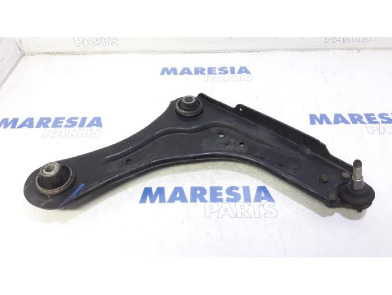 Renault - Laguna - Front lower wishbone, right