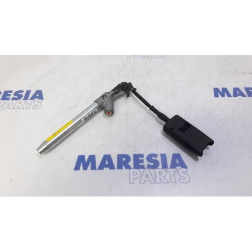 Citroen - C4 Picasso - Seatbelt tensioner, left