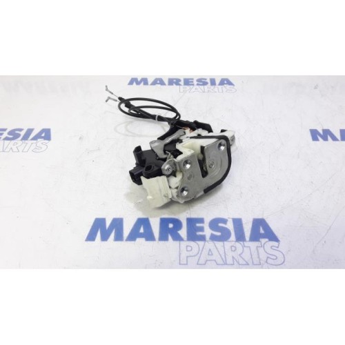Citroen - C-Crosser - Front door lock mechanism 4-door, right