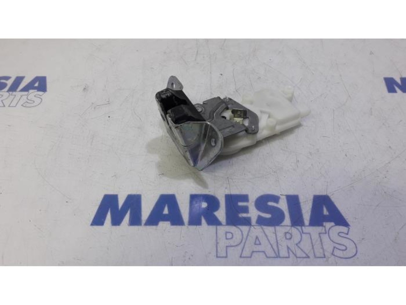 Citroen - C-Crosser - Tailgate lock mechanism