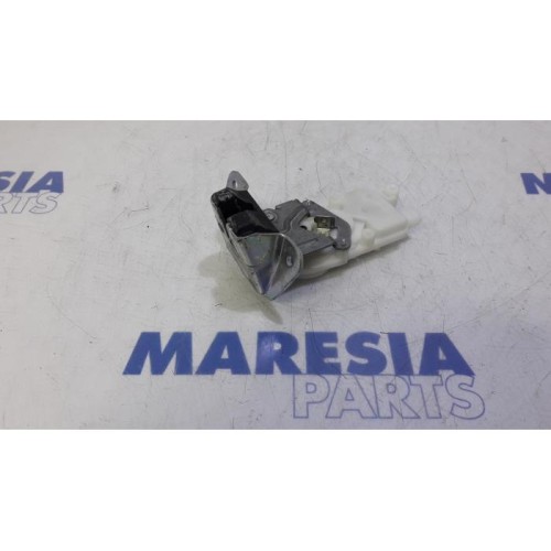 Citroen - C-Crosser - Tailgate lock mechanism
