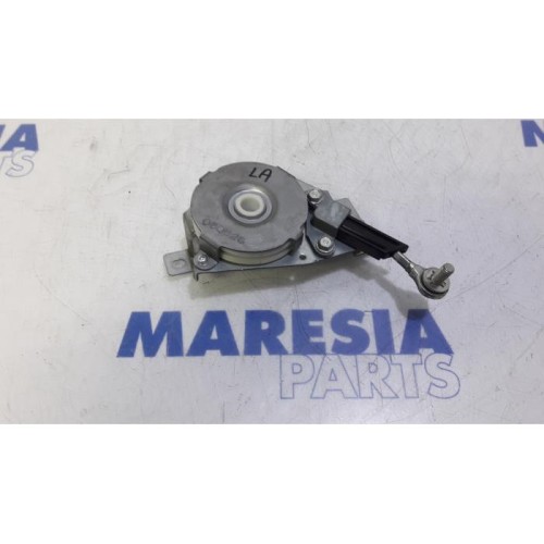 Citroen - C-Crosser - Tailgate hinge