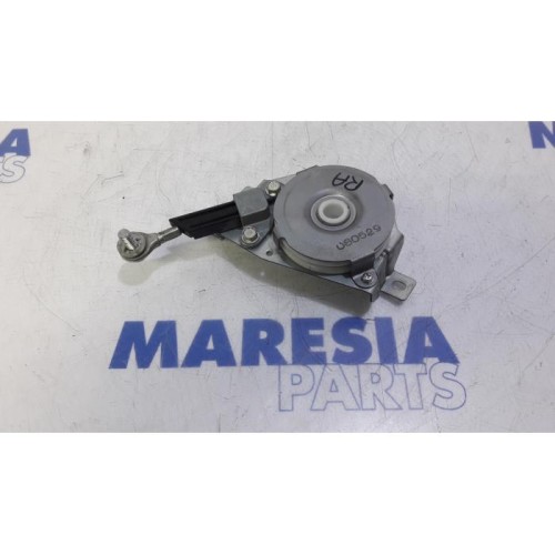 Citroen - C-Crosser - Tailgate hinge