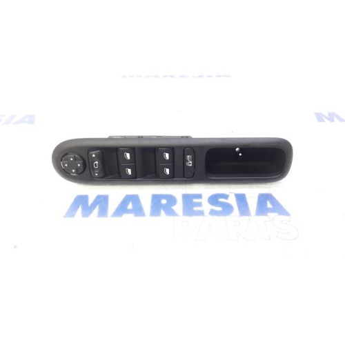 Peugeot - 5008 - Multi-functional window switch