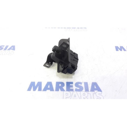 Citroen - C4 Picasso - Tailgate lock mechanism