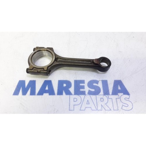 Renault - Captur - Connecting rod