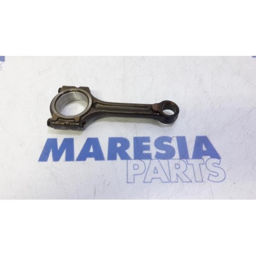 Renault - Captur - Connecting rod