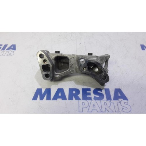Citroen - DS5 - Engine mount