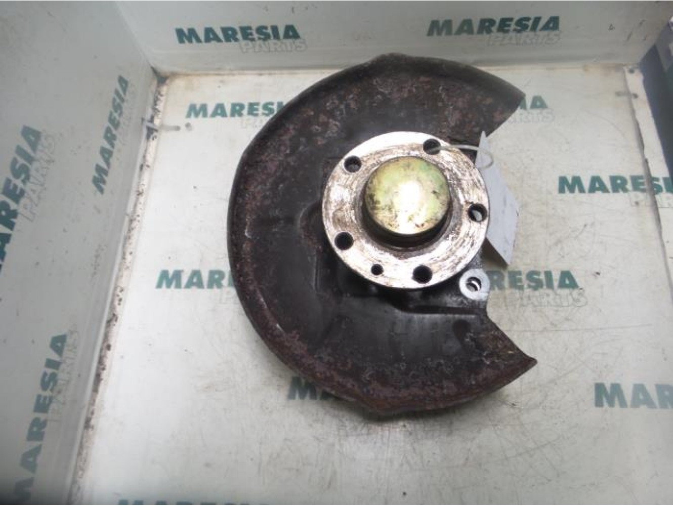 Alfa Romeo - 156 - Fusee links-achter