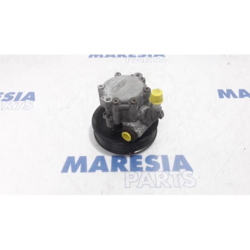Renault - Trafic - Power steering pump