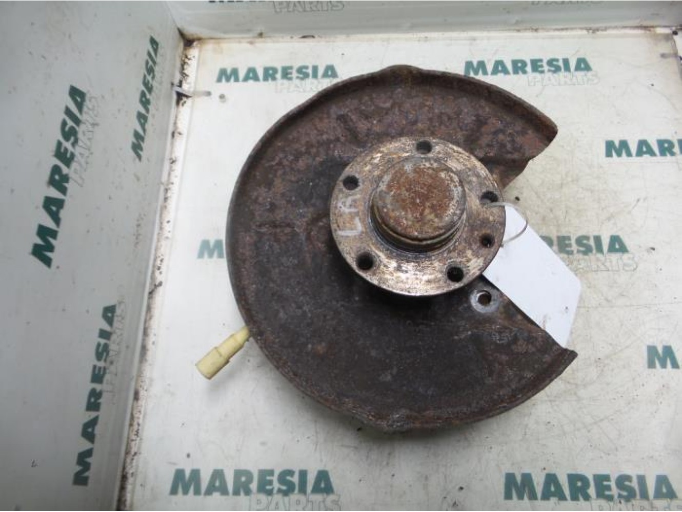Alfa Romeo - 156 - Fusee links-achter