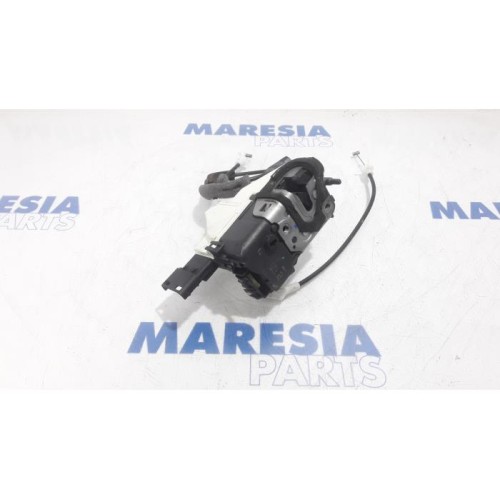 Citroen - C5 - Front door lock mechanism 4-door, right