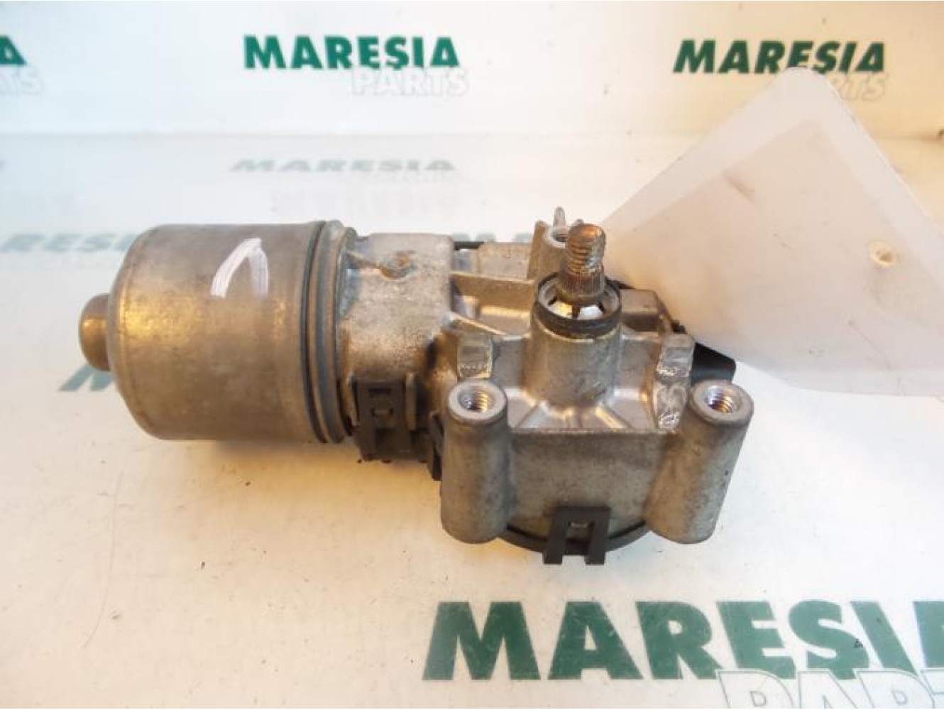 Alfa Romeo - GT - Front wiper motor