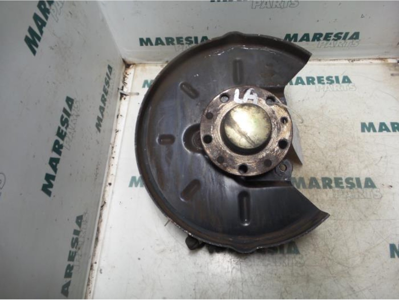 Alfa Romeo - GT - Achsschenkel links hinten