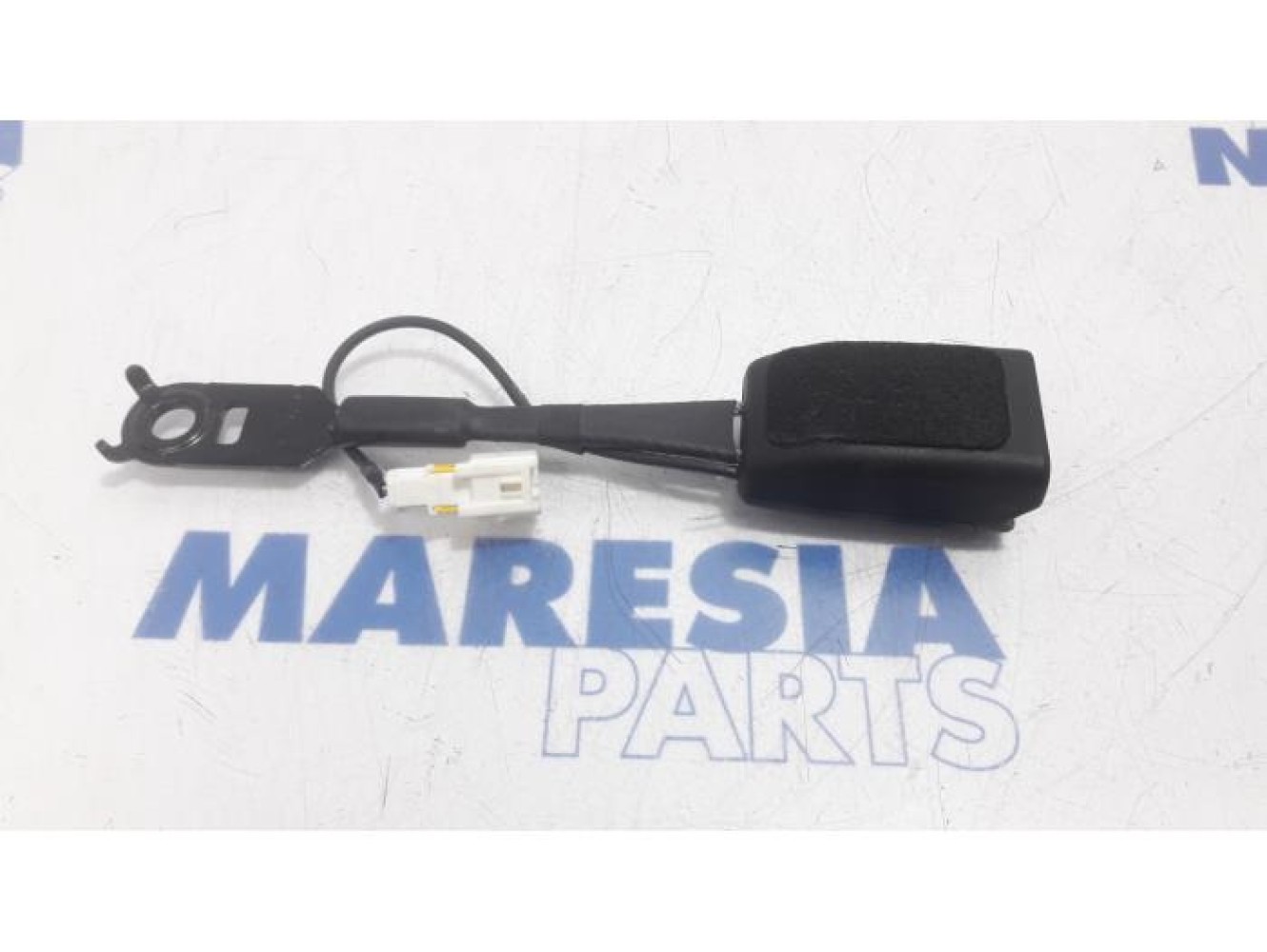 Citroen - C4 - Insertion ceinture de sécurité avant gauche