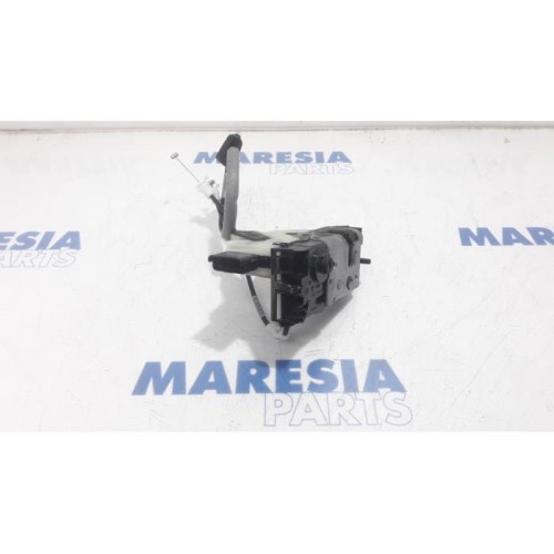 Peugeot - 208 - Front door lock mechanism 4-door, right