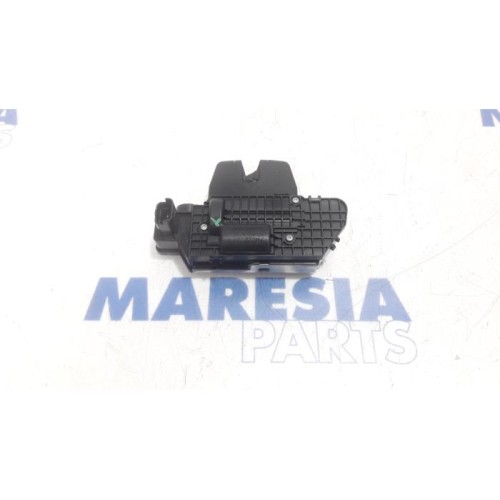 Peugeot - 208 - Tailgate lock mechanism