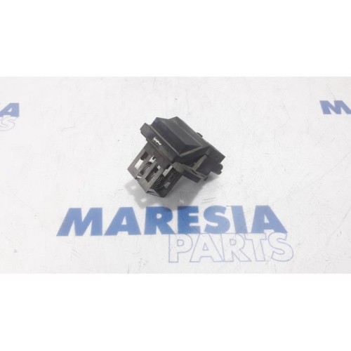 Peugeot - 208 - Cooling fan resistor
