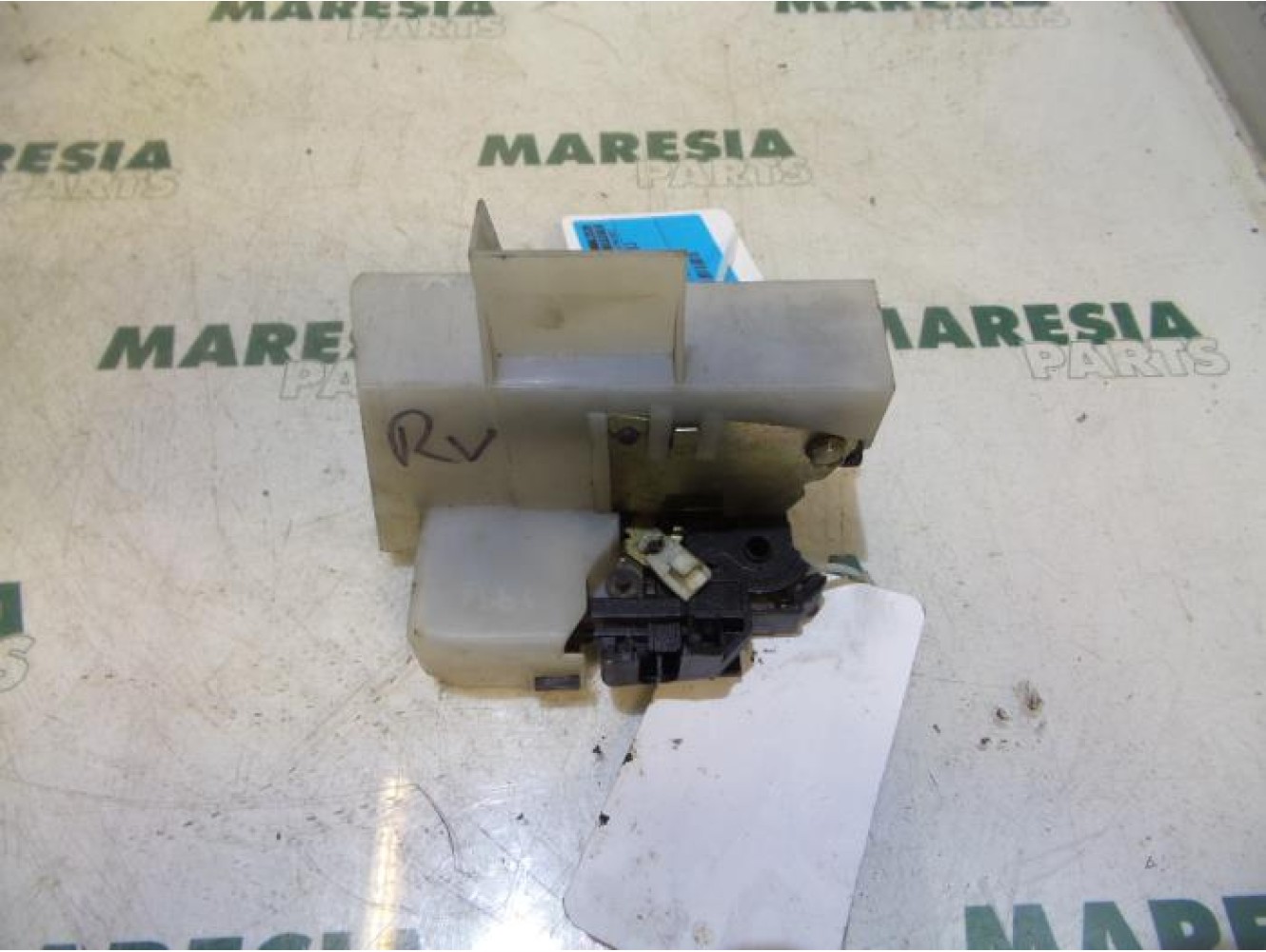 Renault - Megane Scenic - Front door lock mechanism 4-door, right