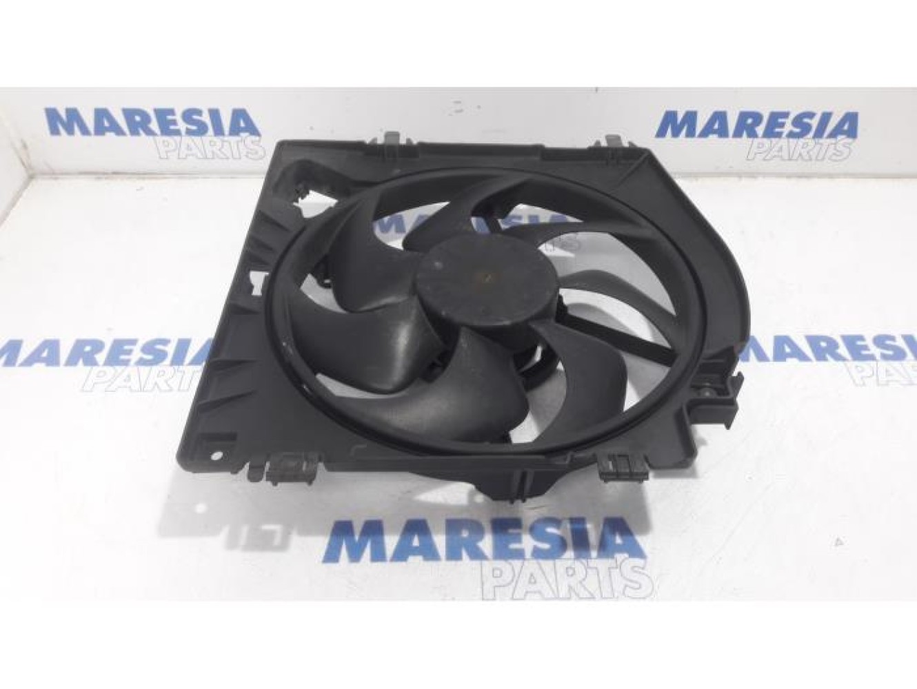 Renault - Clio - Fan motor