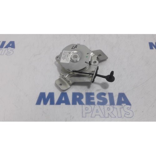 Peugeot - 3008 - Tailgate hinge