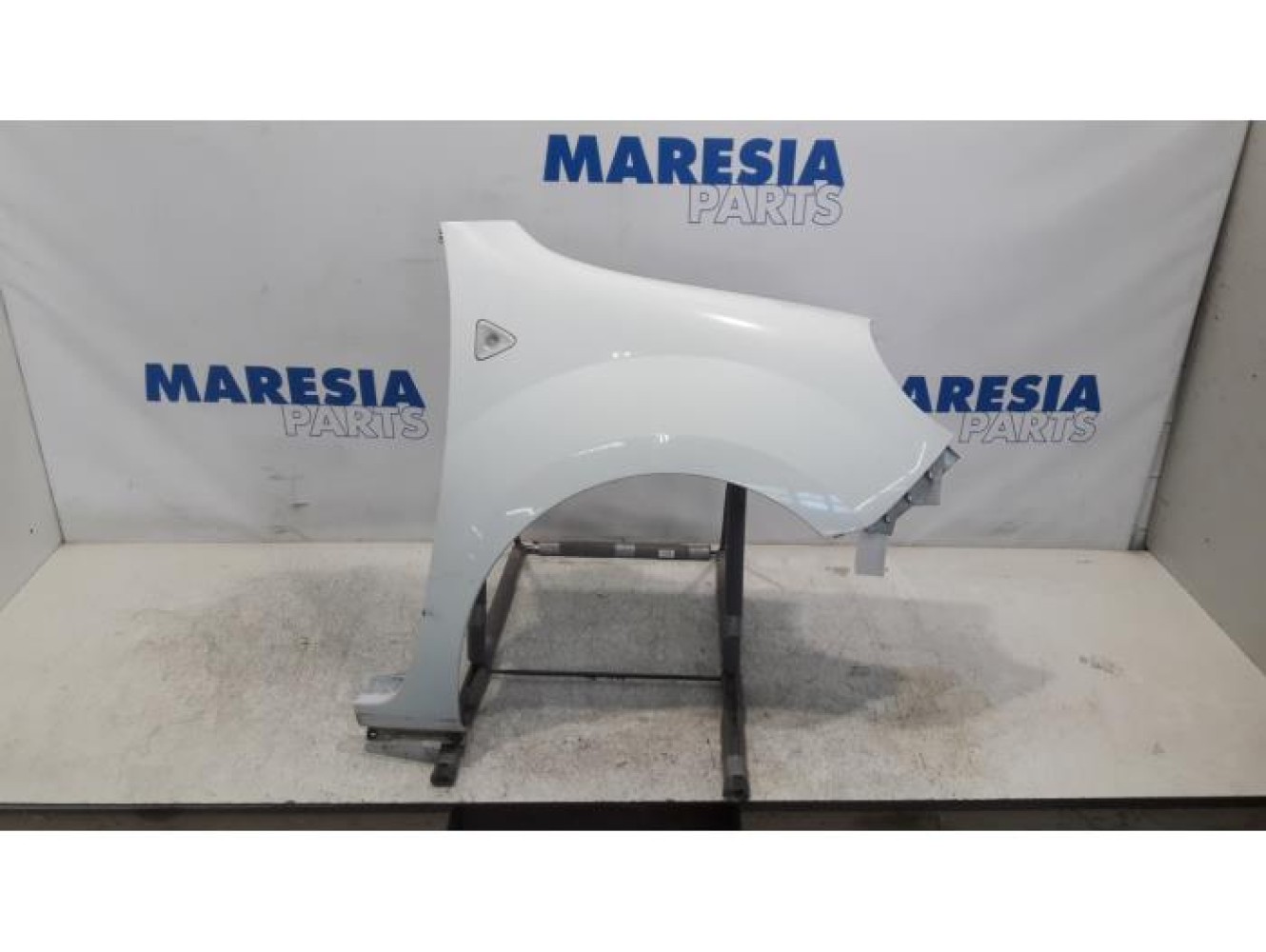 Renault - Kangoo - Front wing, right