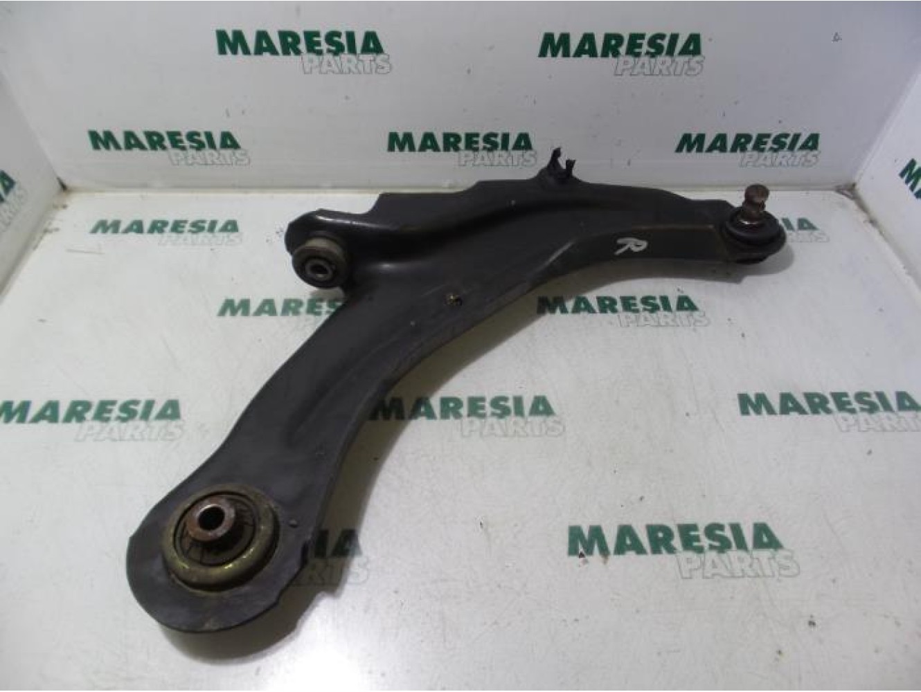 Renault - Megane Scenic - Front lower wishbone, right