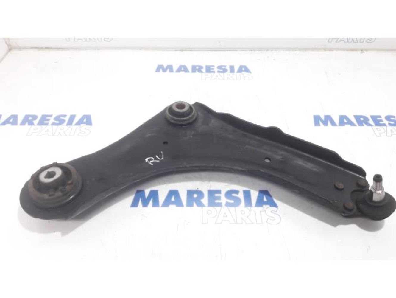 Renault - Scenic - Front lower wishbone, right