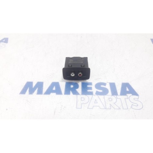 Renault - Kangoo - AUX / USB connection