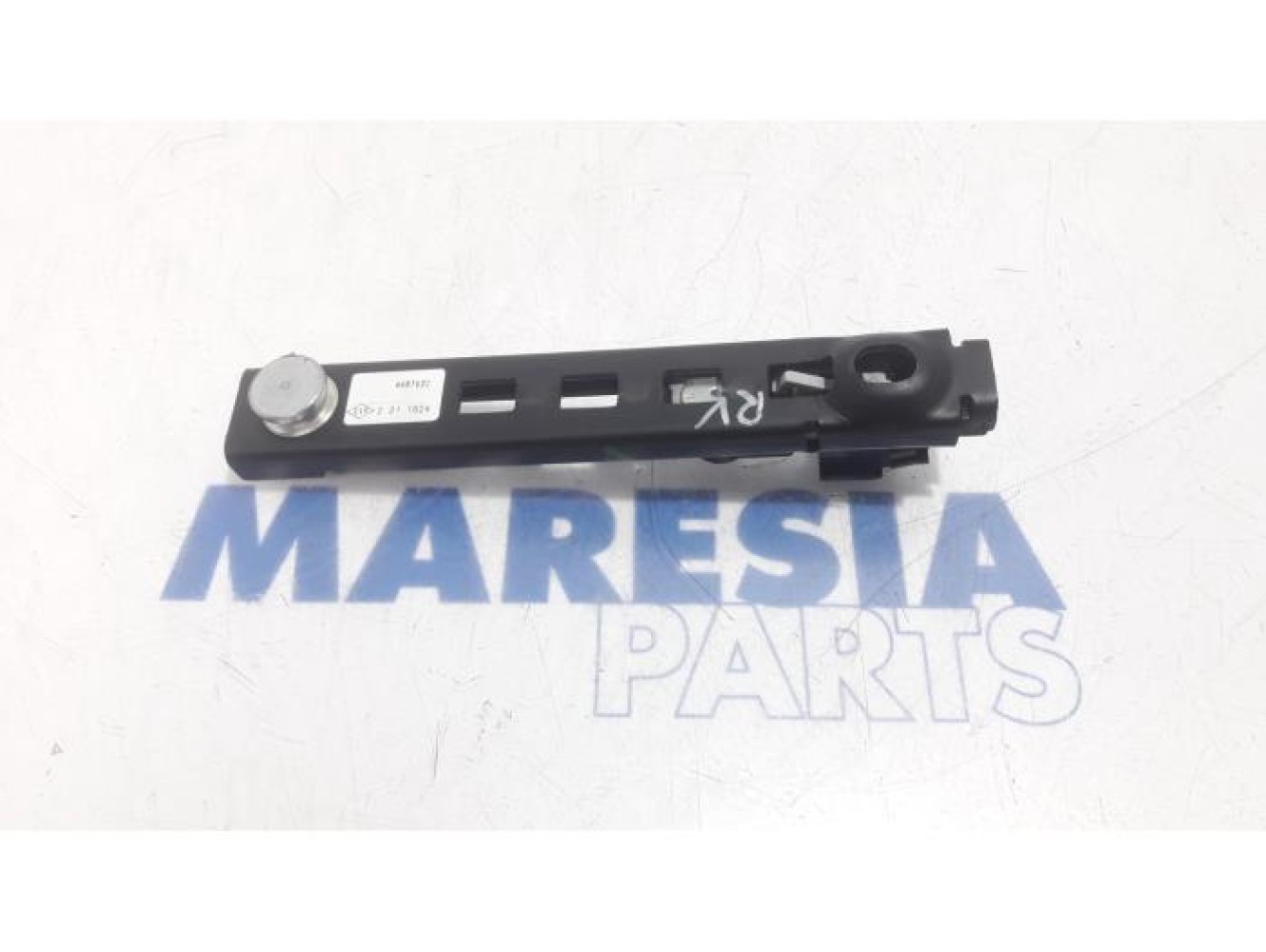 Renault - Kangoo - Seatbelt guide