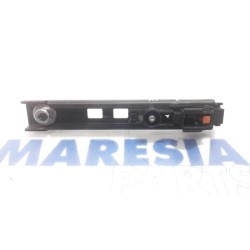 Renault - Kangoo - Seatbelt guide