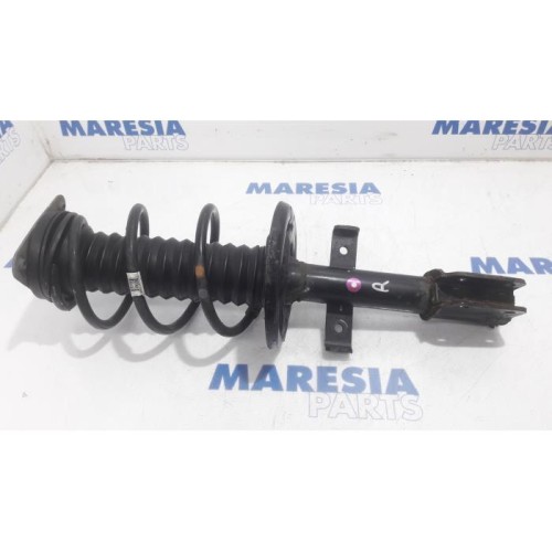 Renault - Clio - Front shock absorber rod, right