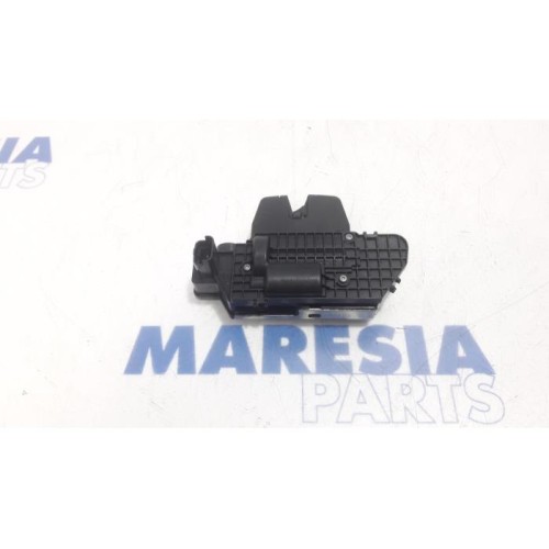 Citroen - DS3 - Tailgate lock mechanism