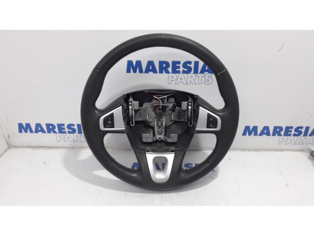 Renault - Scenic - Steering wheel