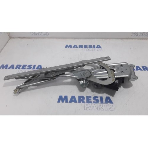 Renault - Scenic - Rear door window mechanism 4-door, right