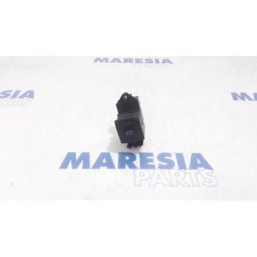 Renault - Scenic - Parking brake switch