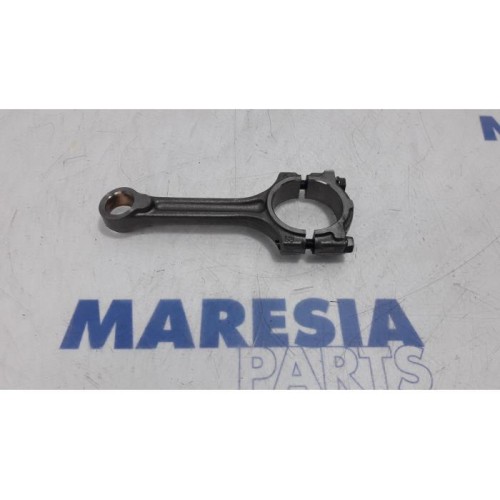 Renault - Clio - Connecting rod