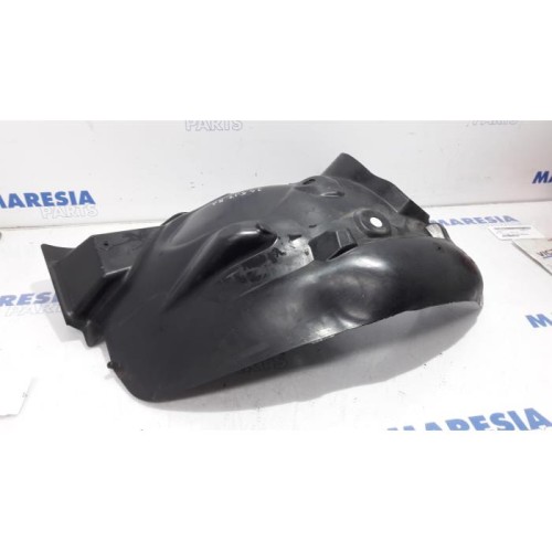 Renault - Clio - Wheel arch liner