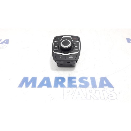 Peugeot - 508 - Panneau de commandes navigation